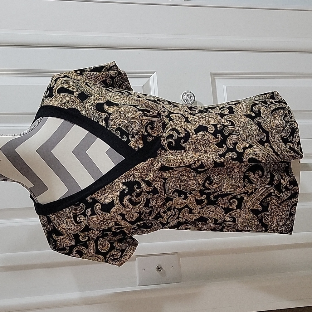 CKW Large black, cream and tan pasily short sleeve shirt